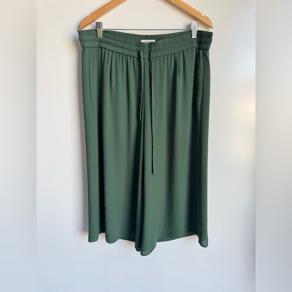 Babaton Pants - Aritzia Babaton Green Luiz Cropped Wide Leg Pants Size Medium dress Officecore